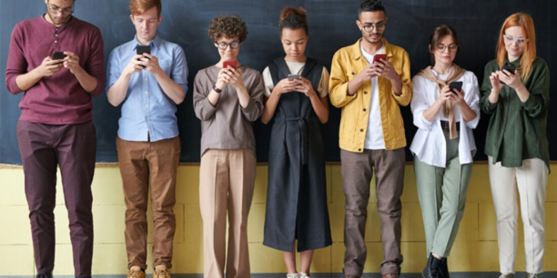 A proibição dos celulares e o impacto na saúde mental dos adolescentes